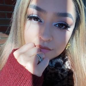 Meet your Posher, Stela